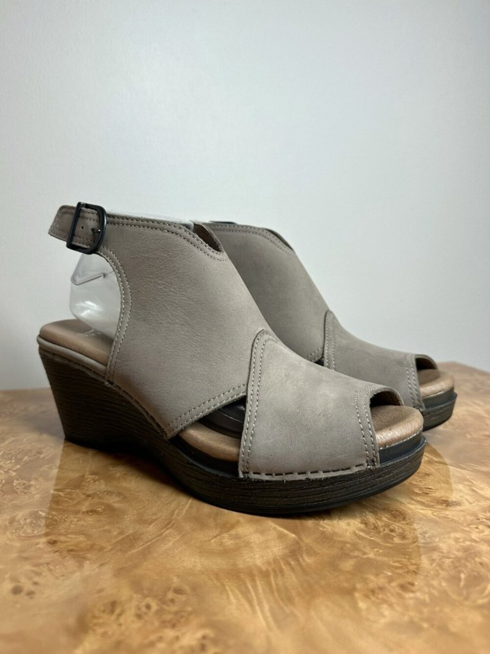 Dansko Vanda Taupe Leather Milled Wedge Slingback Peep Toe Shoes Size 40 - Picture 2 of 10